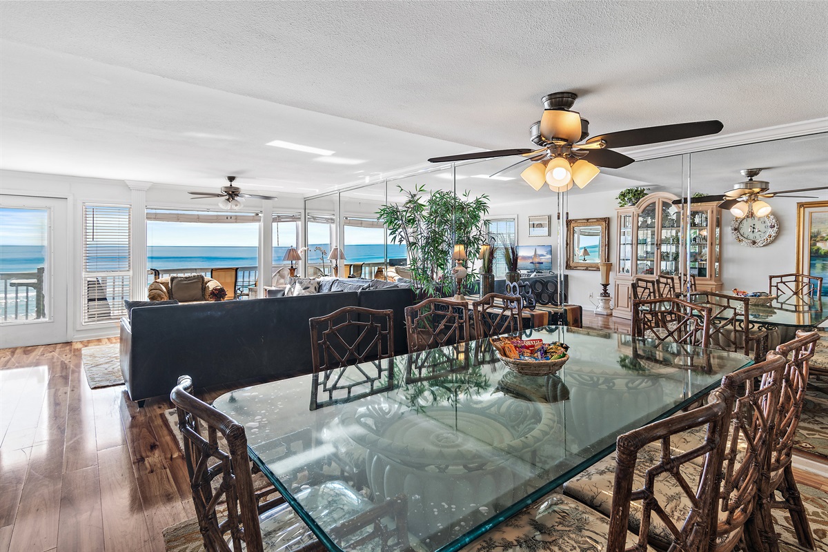 Dining with a VIEW! Seating for 10 in the Dining Room + seating for 4 at the bar area + Beachfront Patio