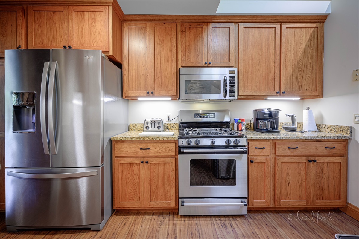 Fully equipped kitchen with modern appliances, as well as toaster and coffee maker