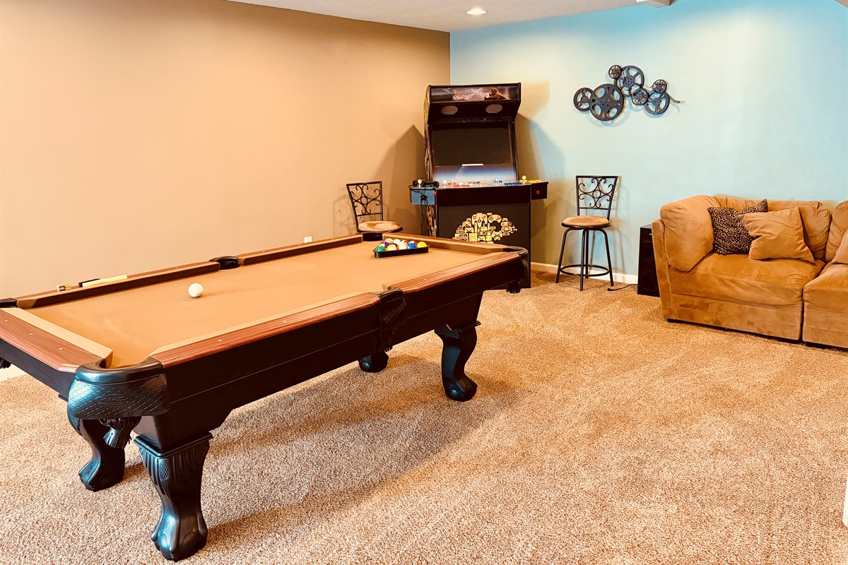 7 foot billiard table and arcade