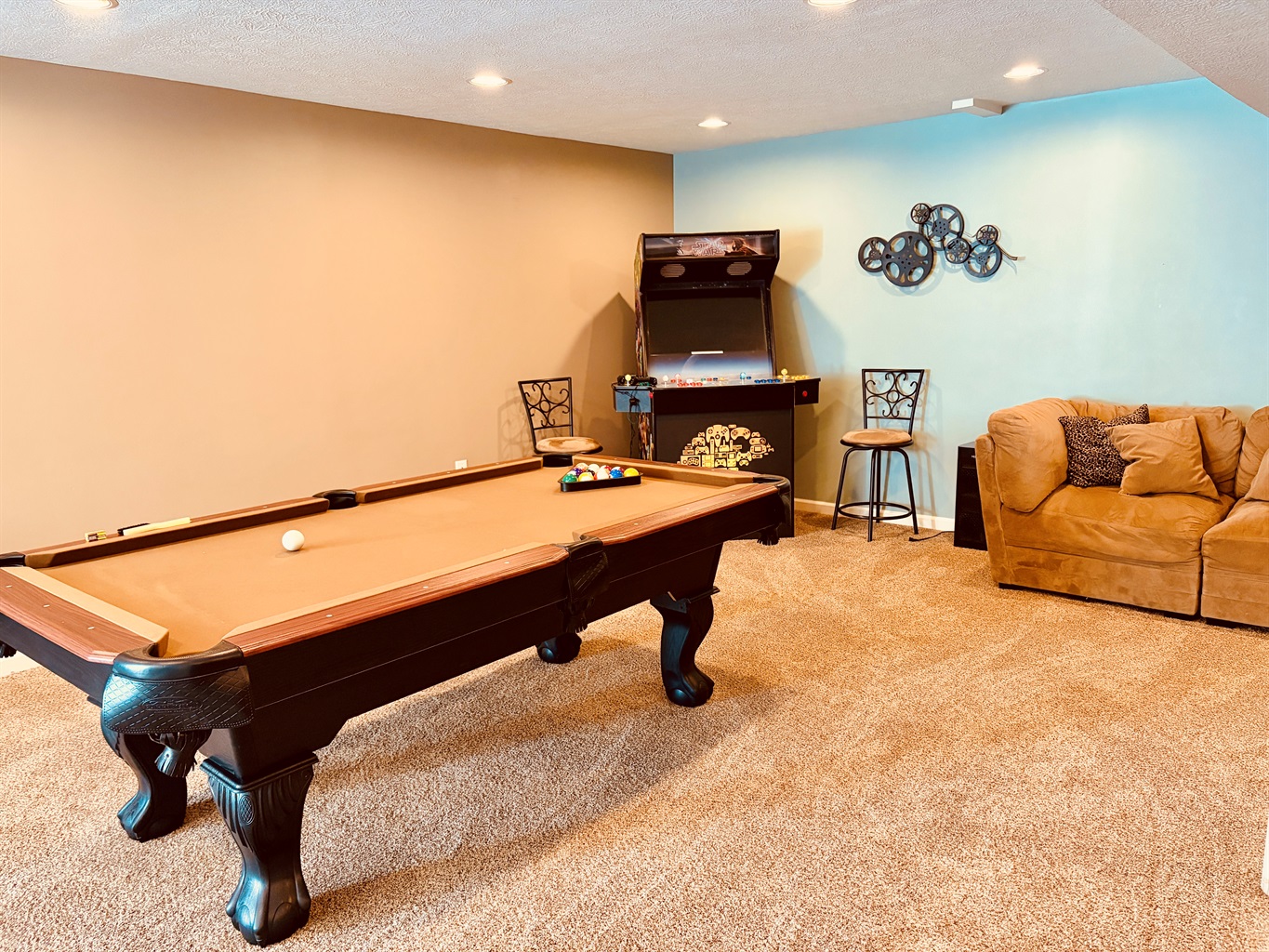 7 foot billiard table and arcade