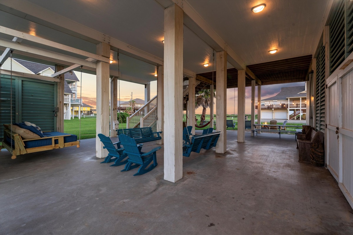 d62880c794a94d1c8a675b2a25c5c7f7 Large | Beachhouse | Texas | TX | Vacation Homes | Galveston | Crystal Beach | Kokomo | Breezy Days | Beachfront Elegance | Sunrise Serenity | Southern Sands Property Management, LLC