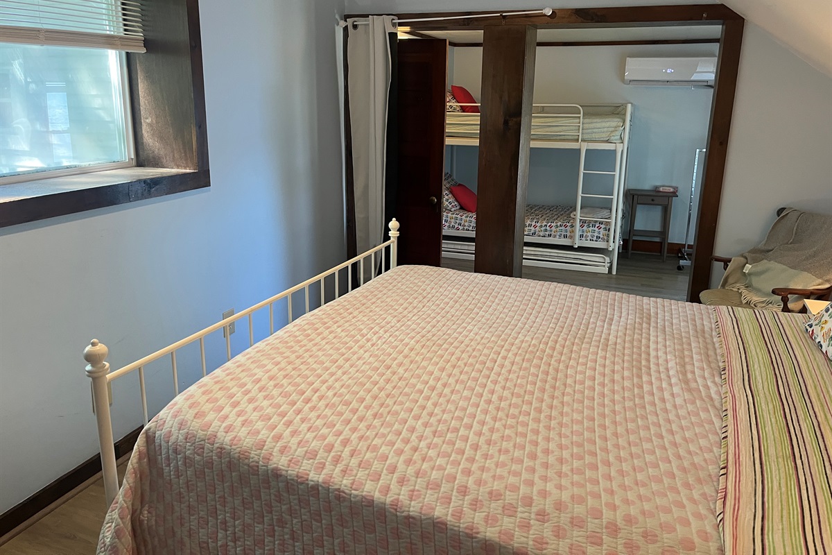 2nd floor Queen w/ bunks