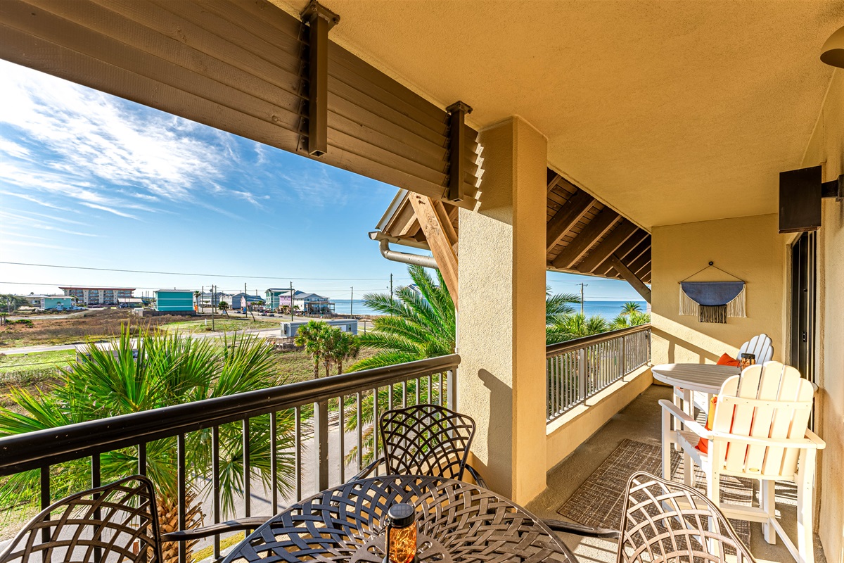 Huge, covered balcony with beautiful view