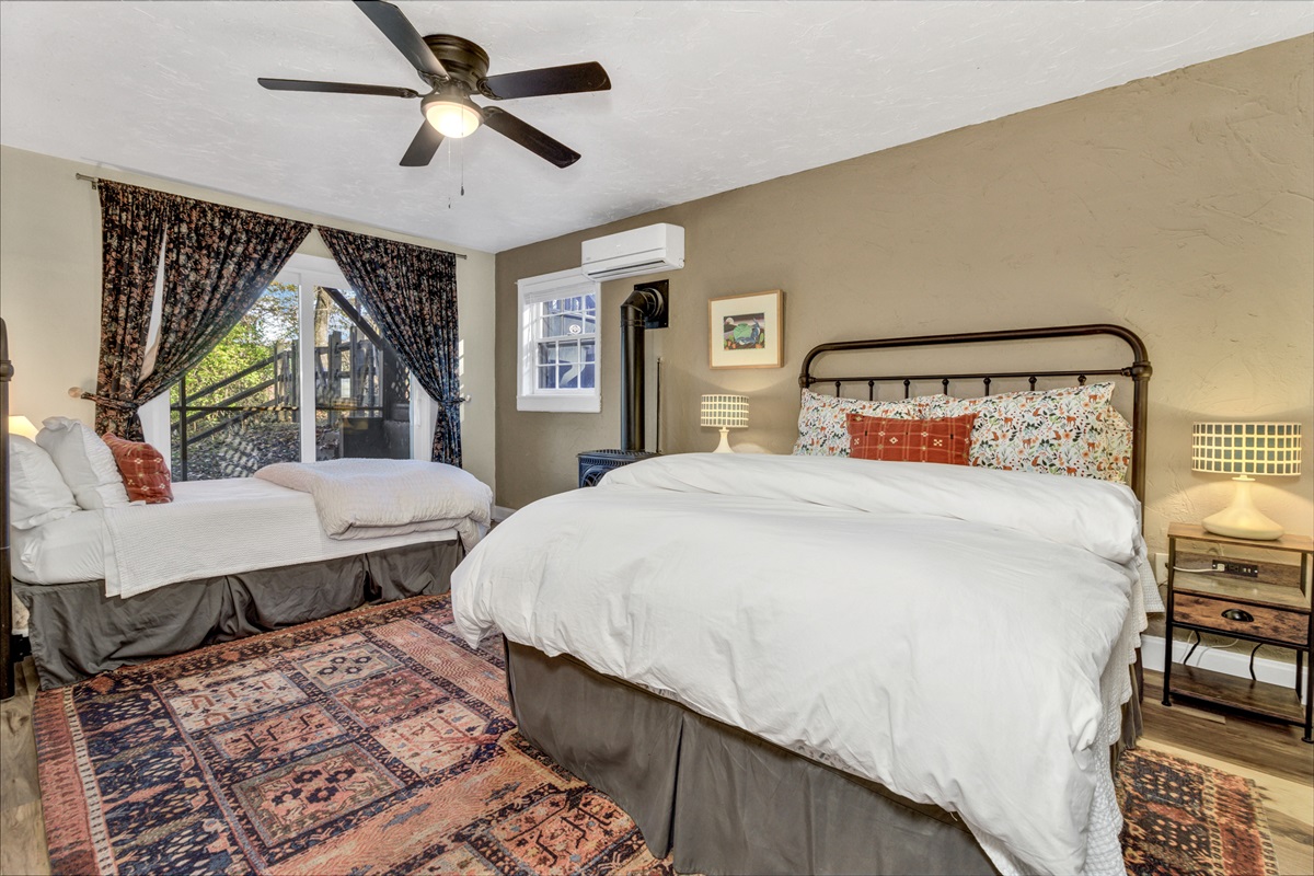 Sceond Bedroom - Queen and Twin