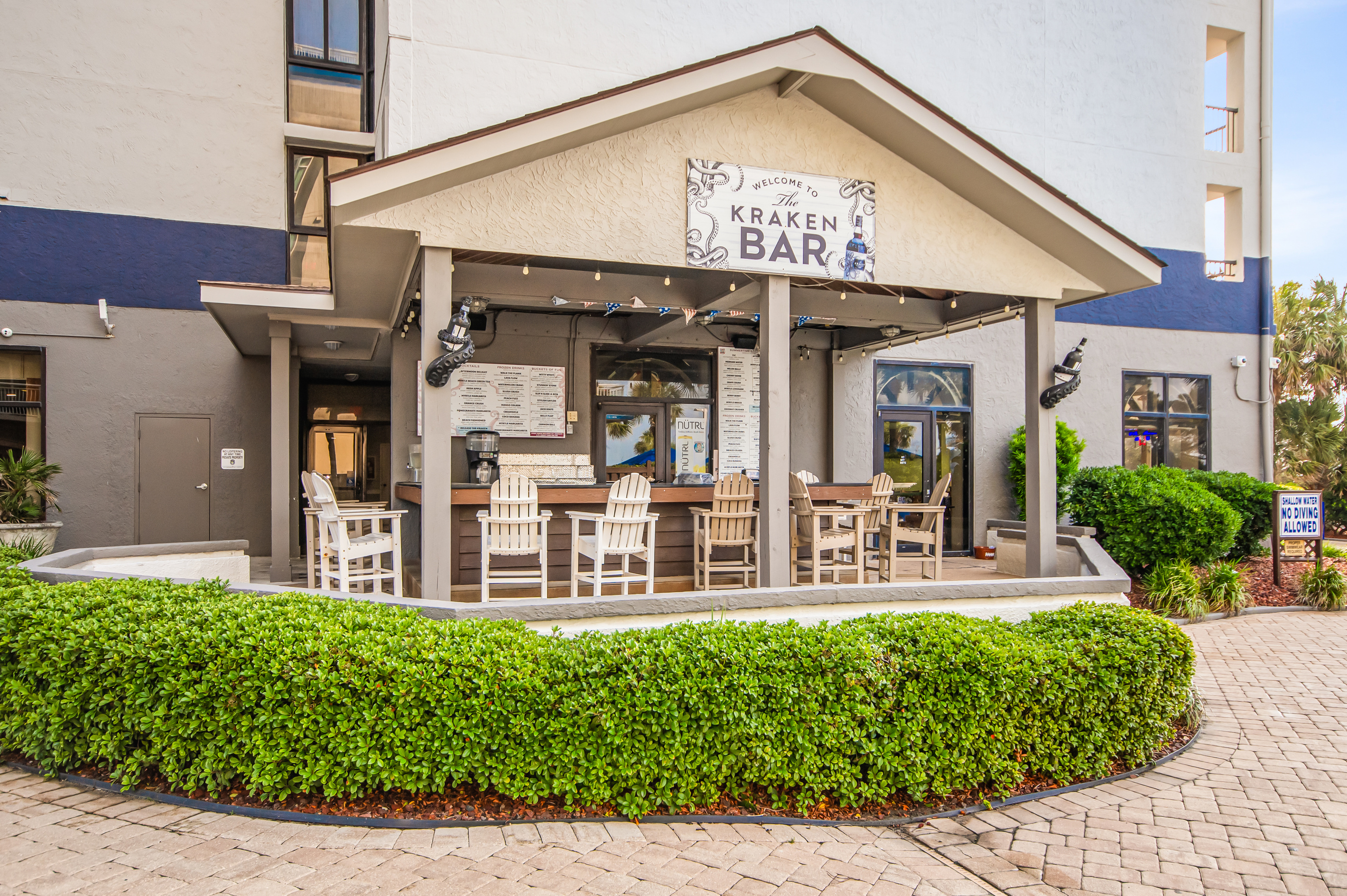 The seasonal outdoor bar is a great place to grab a cocktail and a bite of food! Conveniently located right at the pool. 