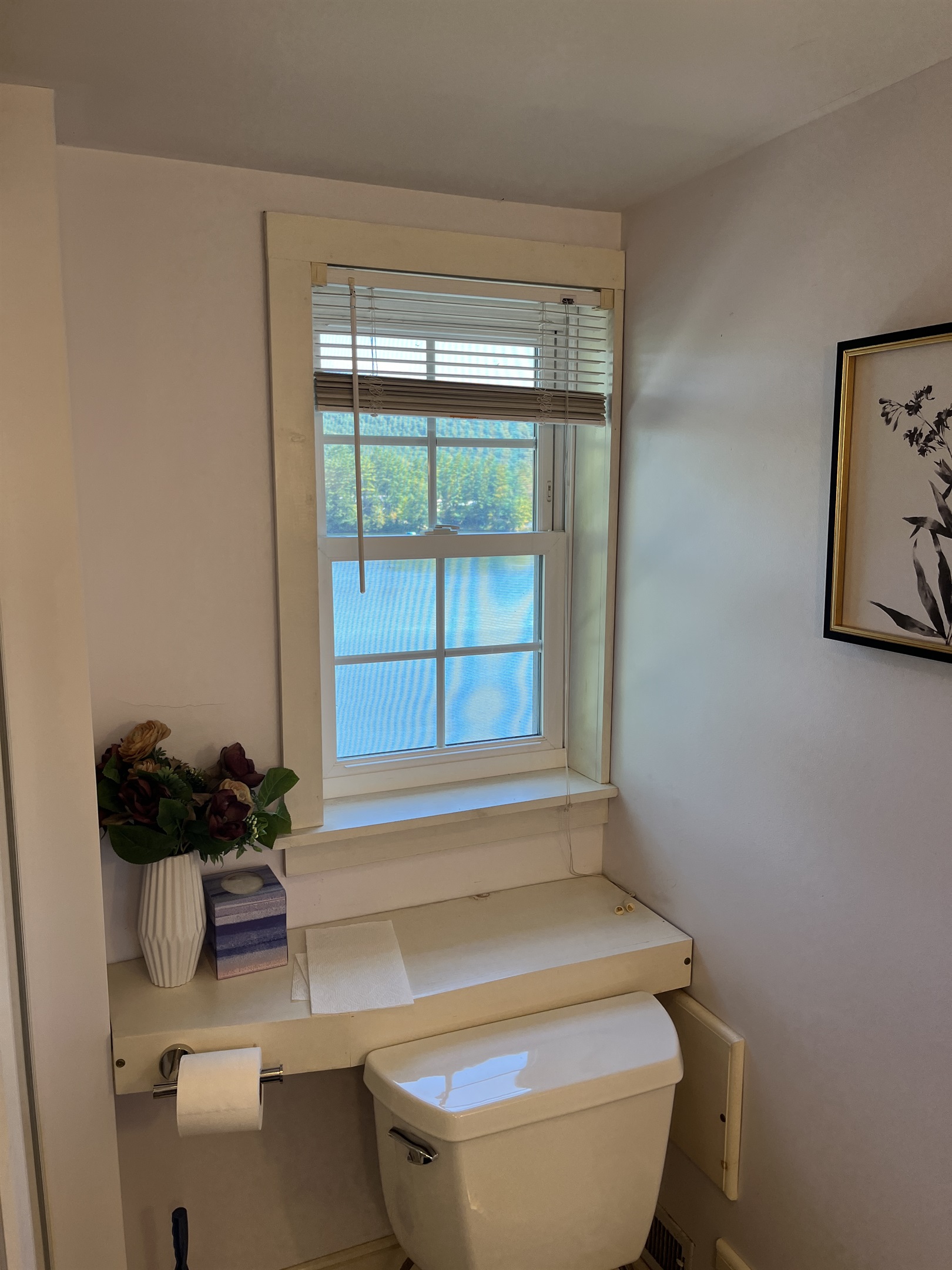 Ensuite bath in 2nd floor Queen