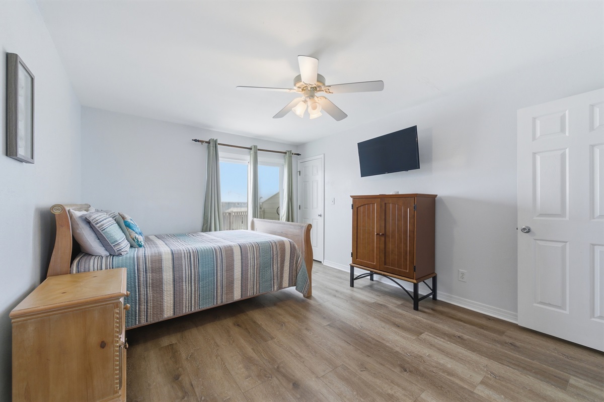 2nd Upstairs Bedroom