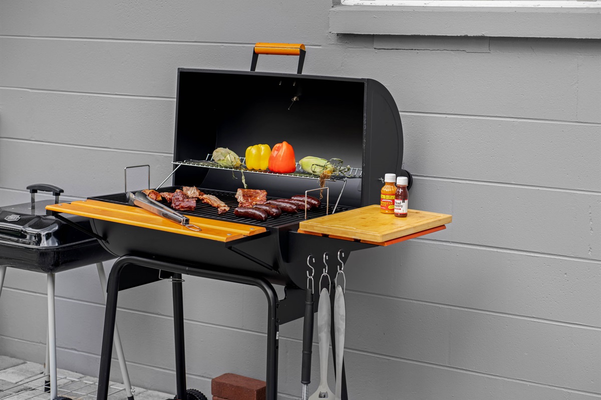 Fire up the BBQ and enjoy outdoor dining under the Florida sky.