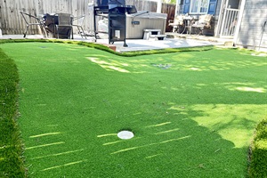 Practice your putting skills on the lawn, feel like a pro golfer!
