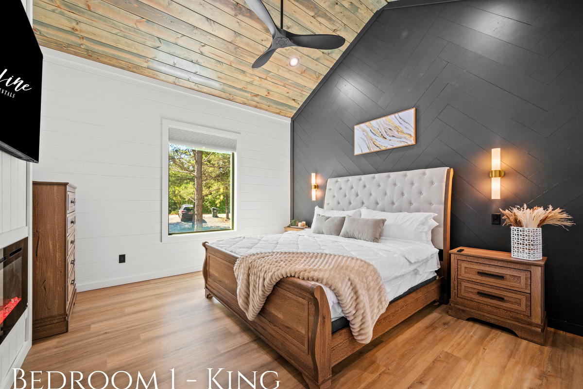 This king suite combines cozy textures, warm lighting, and peaceful surroundings for a restful night&rsquo;s sleep.
