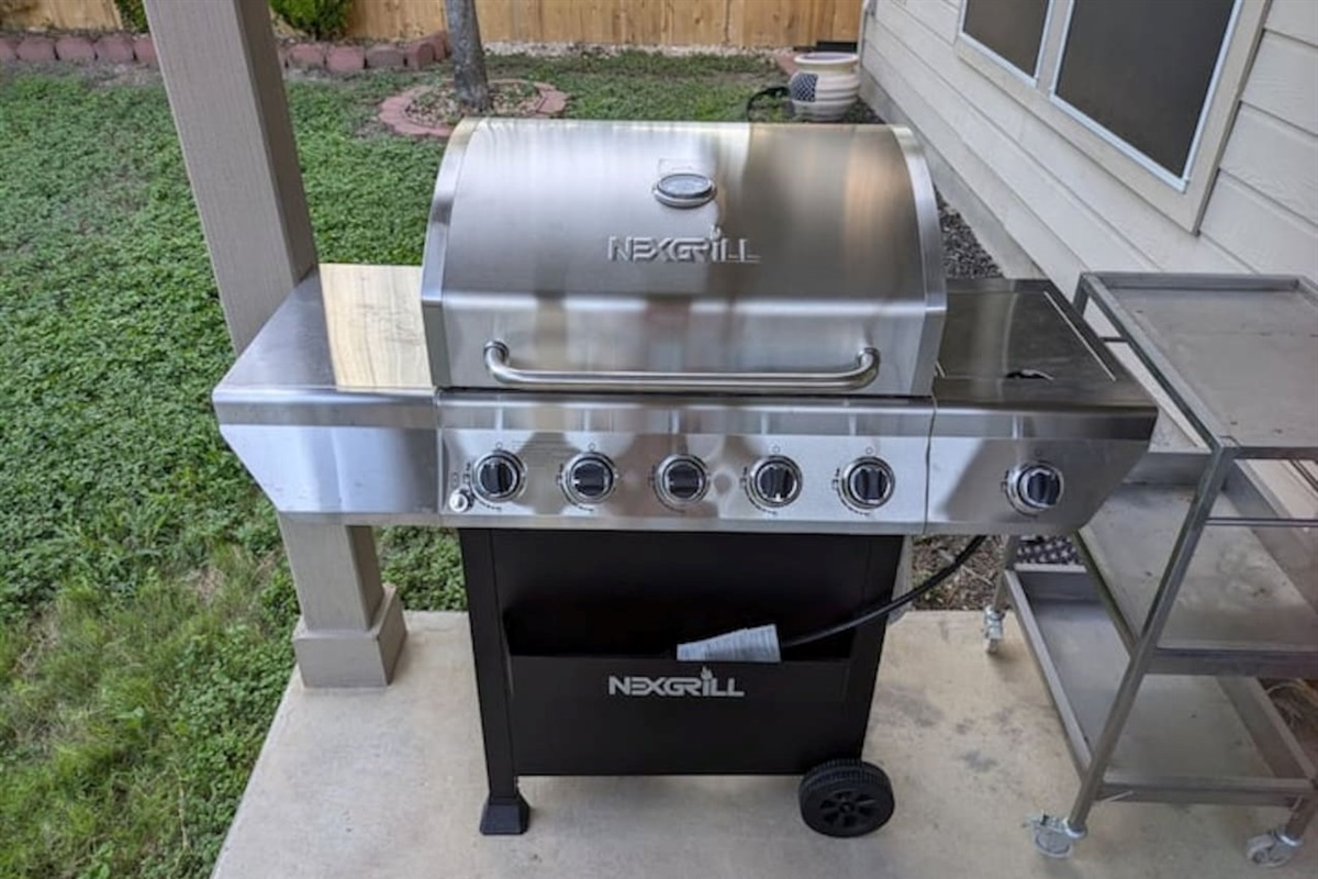 Backyard BBQ gas grill with outdoor tools and prep space, perfect for family cookouts, weekend grilling, and dining al fresco.