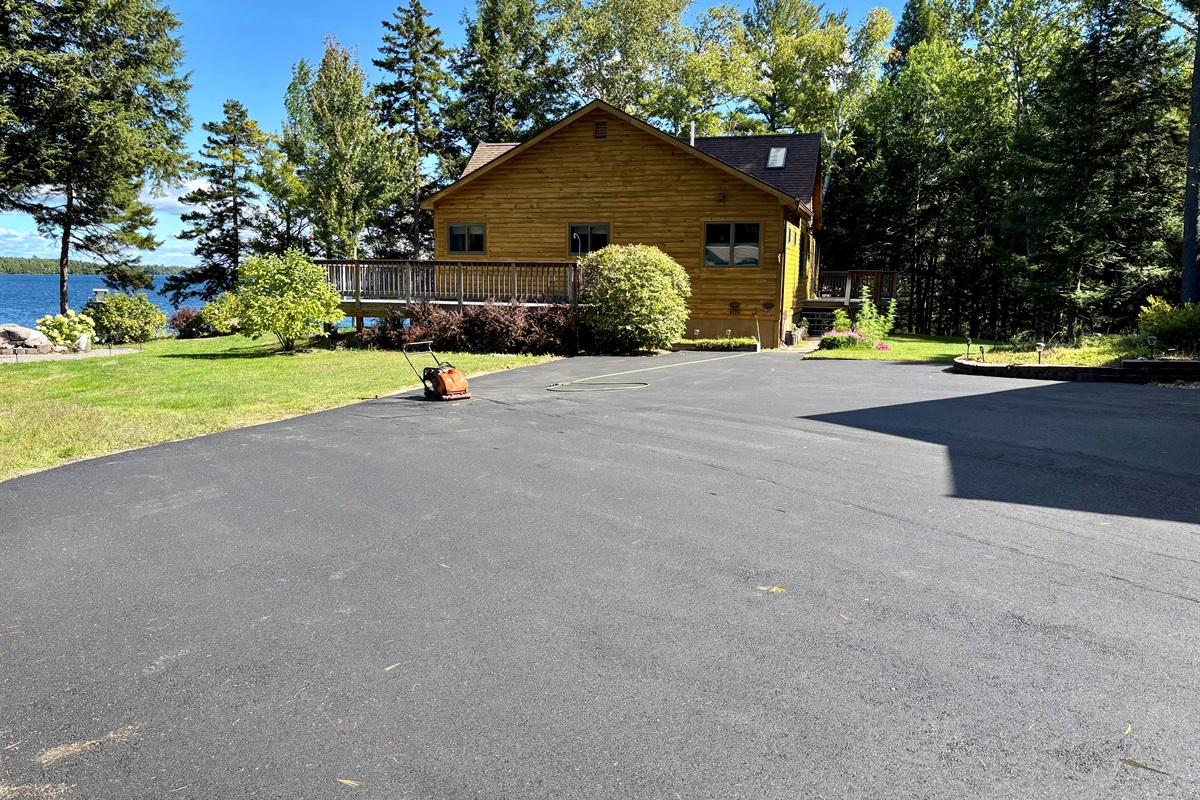 Plenty of driveway space for trailers