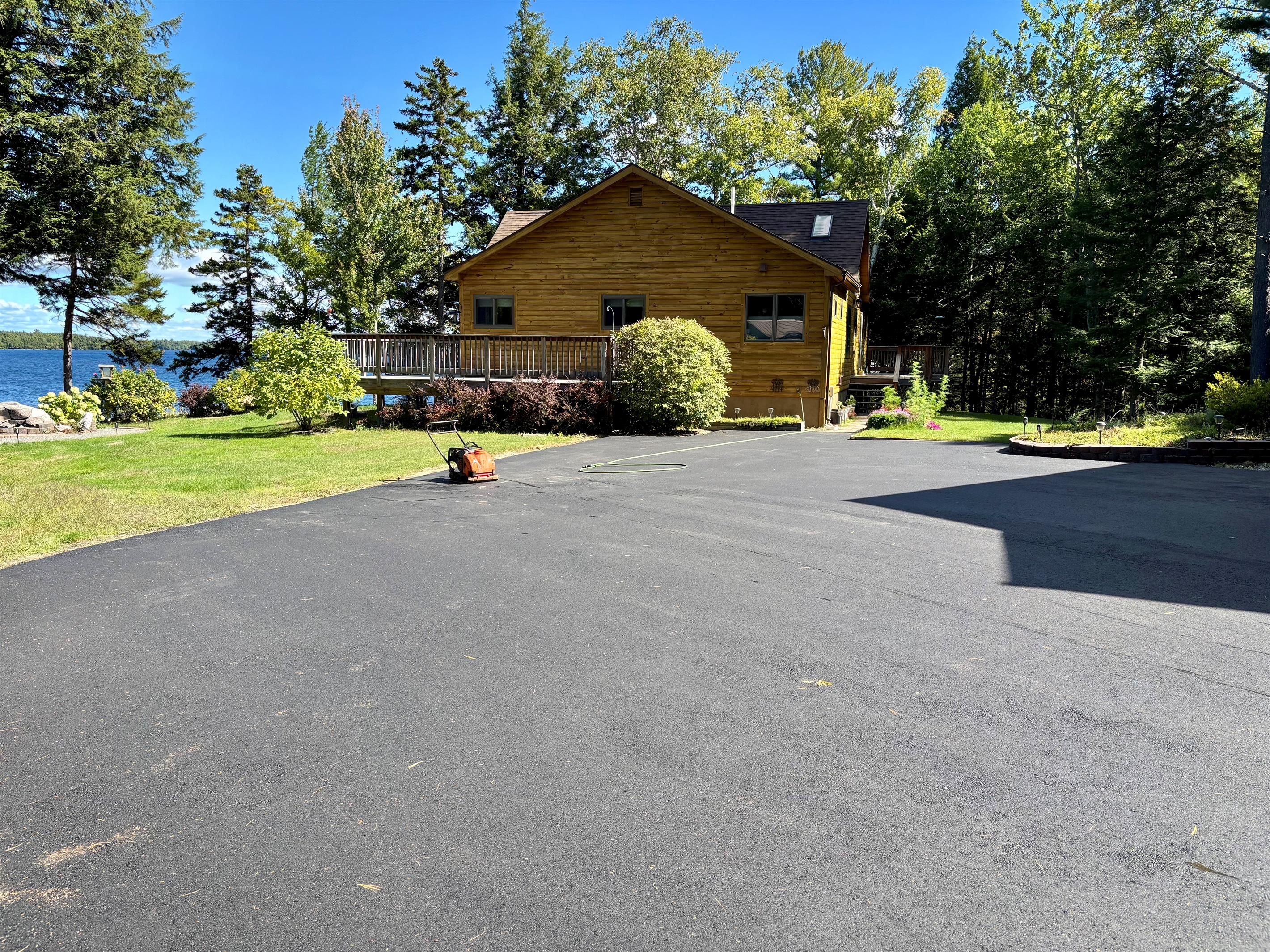 Plenty of driveway space for trailers