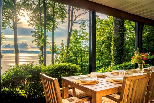Al fresco dining with gorgeous over water sunset views