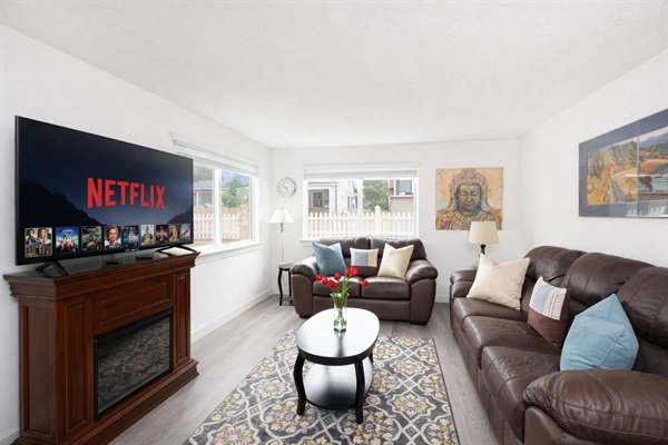 Welcome home!Seaside Beachfront: Stroll the endless sands and soak in breathtaking coastal views!