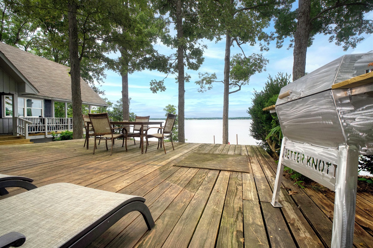 Additional separate deck with Charcoal Grill and dining area