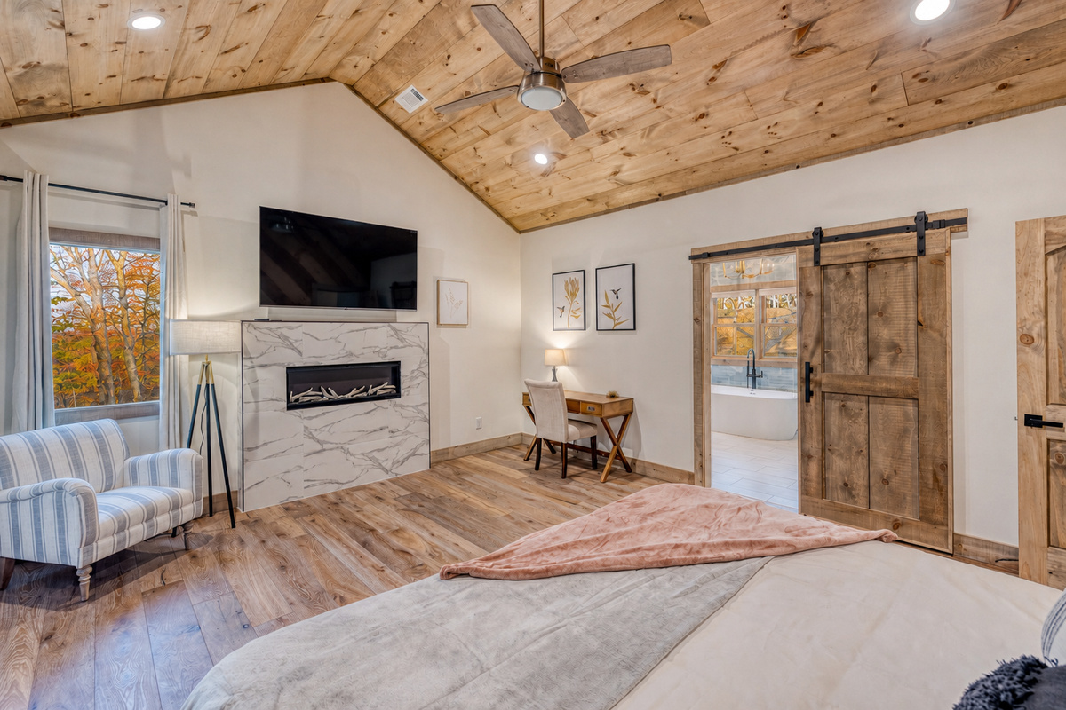 Primary king suite