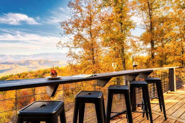 Gather the family, settle in, and take in the unobstructed long-range Smoky Mountain views stretching out before you. ❤️ A beautiful place to slow down, reconnect, and make memories you’ll talk about for years.