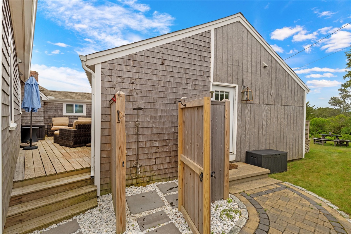 Must Enjoy Spacious Outdoor shower