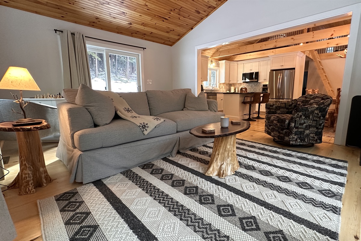 Living room with seating for everyone!
