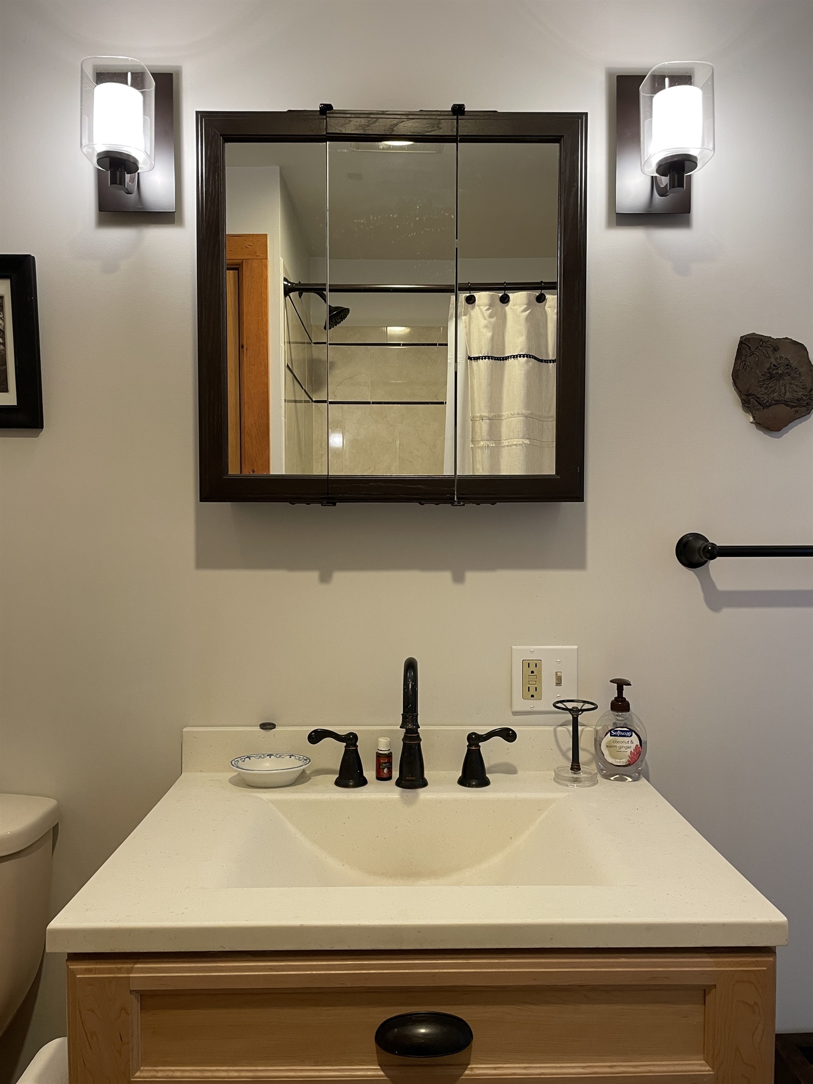 Bathroom with tub/shower