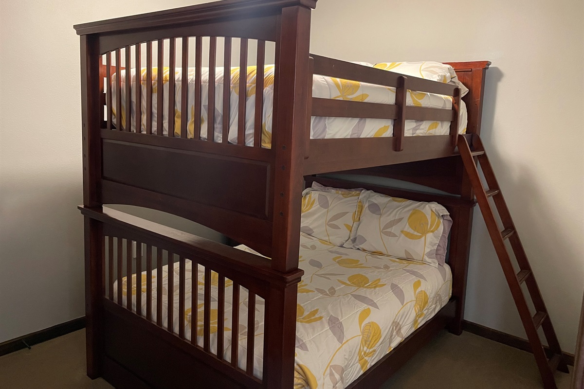 Guest Room #3 Full/Full Bunk Beds