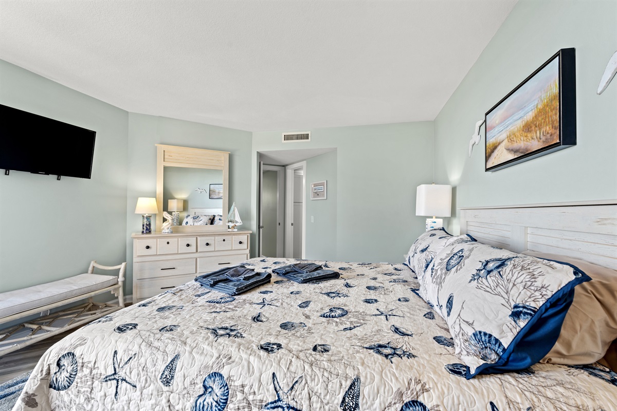 King Bed, Primary Bedroom