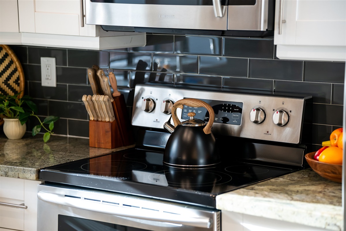 Everything you need, right at your fingertips&mdash;a fully equipped kitchen ready for any meal.