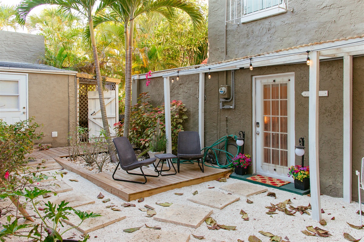 The entrance and garden area right outside of the studio.