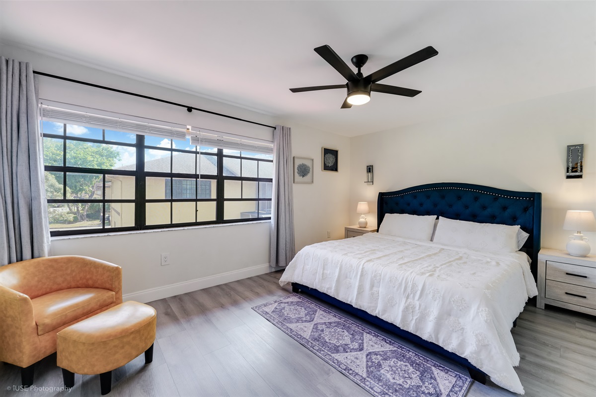 Master Bedroom (King Bed)