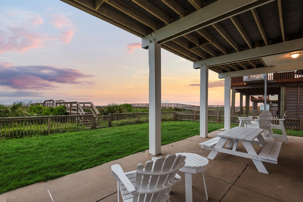 d6a3023800b3432e8464e81571dd3be9 Large | Beachhouse | Texas | TX | Vacation Homes | Galveston | Crystal Beach | Kokomo | Breezy Days | Beachfront Elegance | Sunrise Serenity | Southern Sands Property Management, LLC