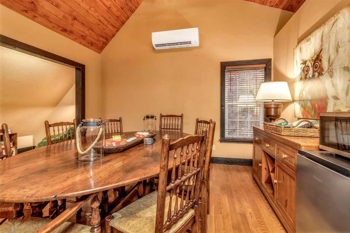 Owl's Nest - Mini fridge and Microwave