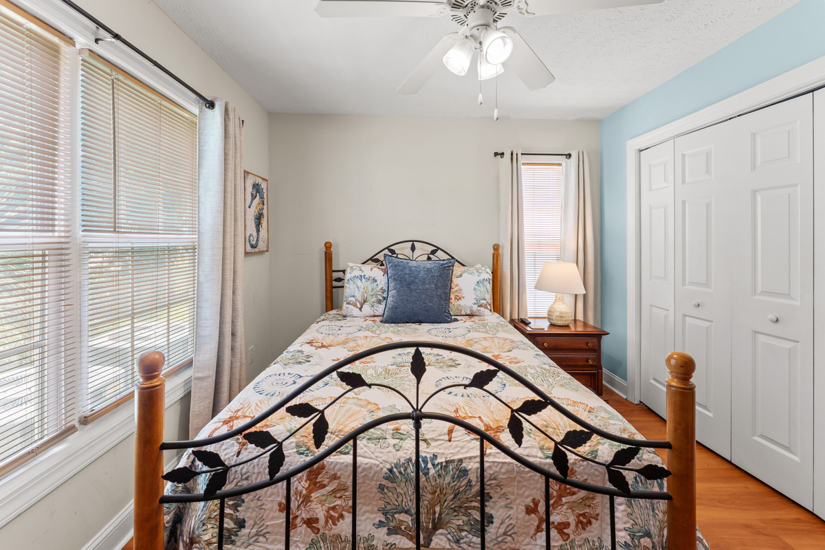 3rd Bedroom - Downstairs Queen bed