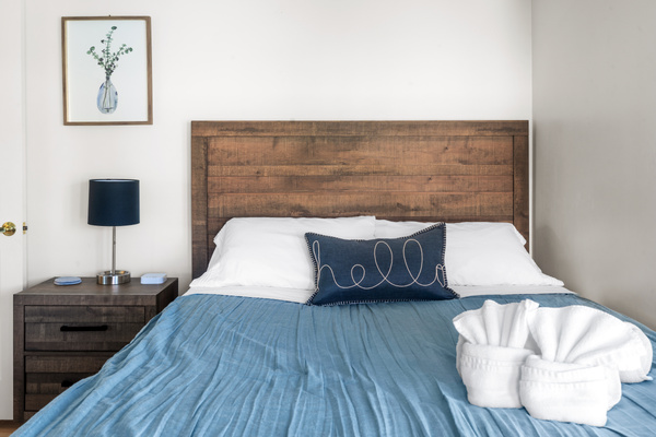 Bedroom 2-Queen Bed
