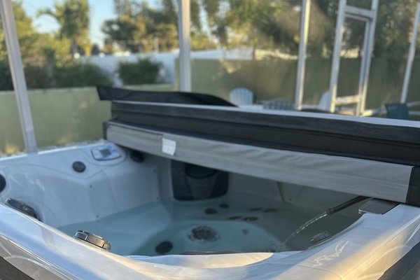 🛁 NEW Luxury 7-Person Hot Tub (year-round)