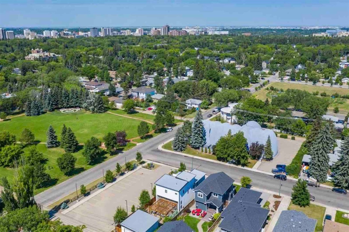 Varsity View neighbourhood with tree-lined streets, parks, and walkability.