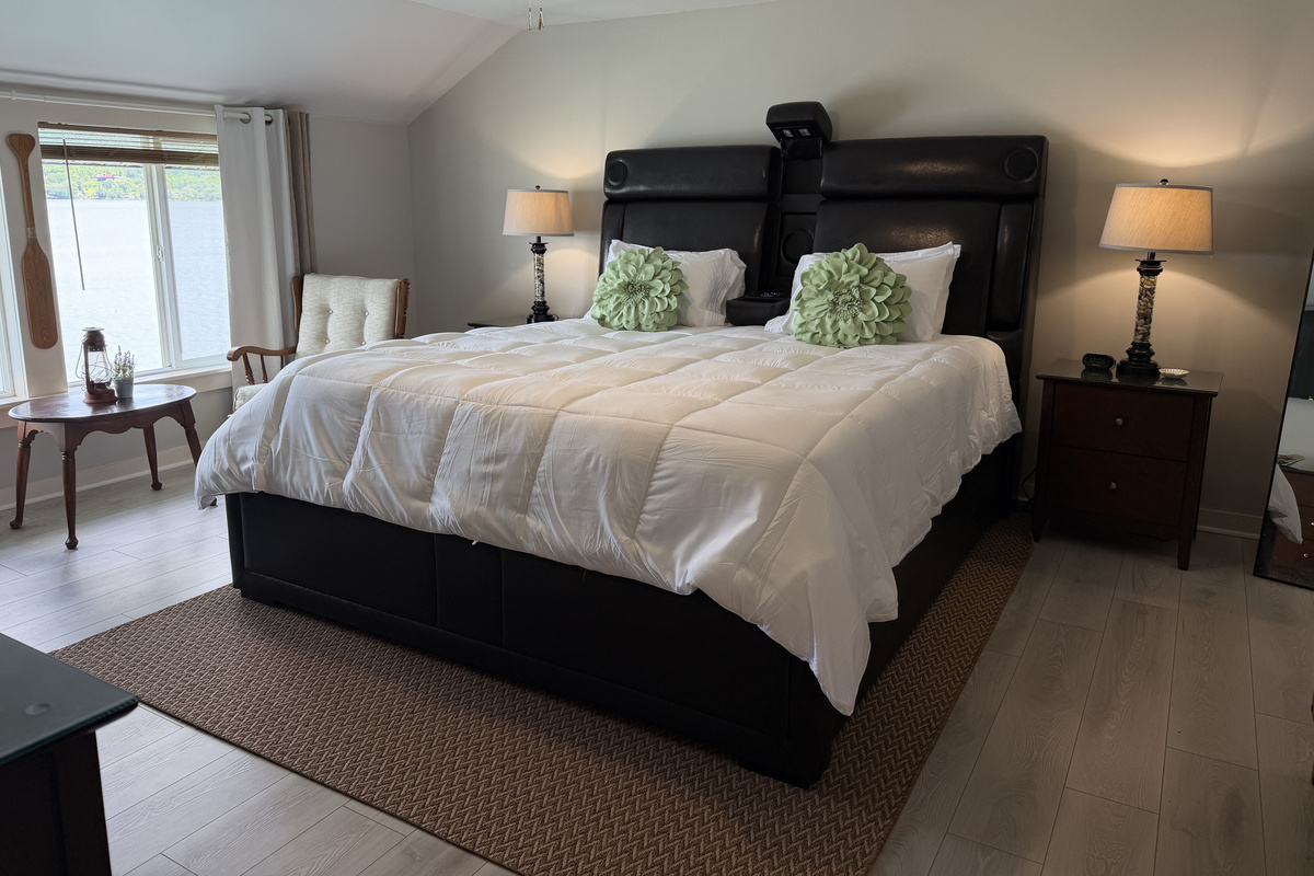 2nd floor King with lake views and ensuite