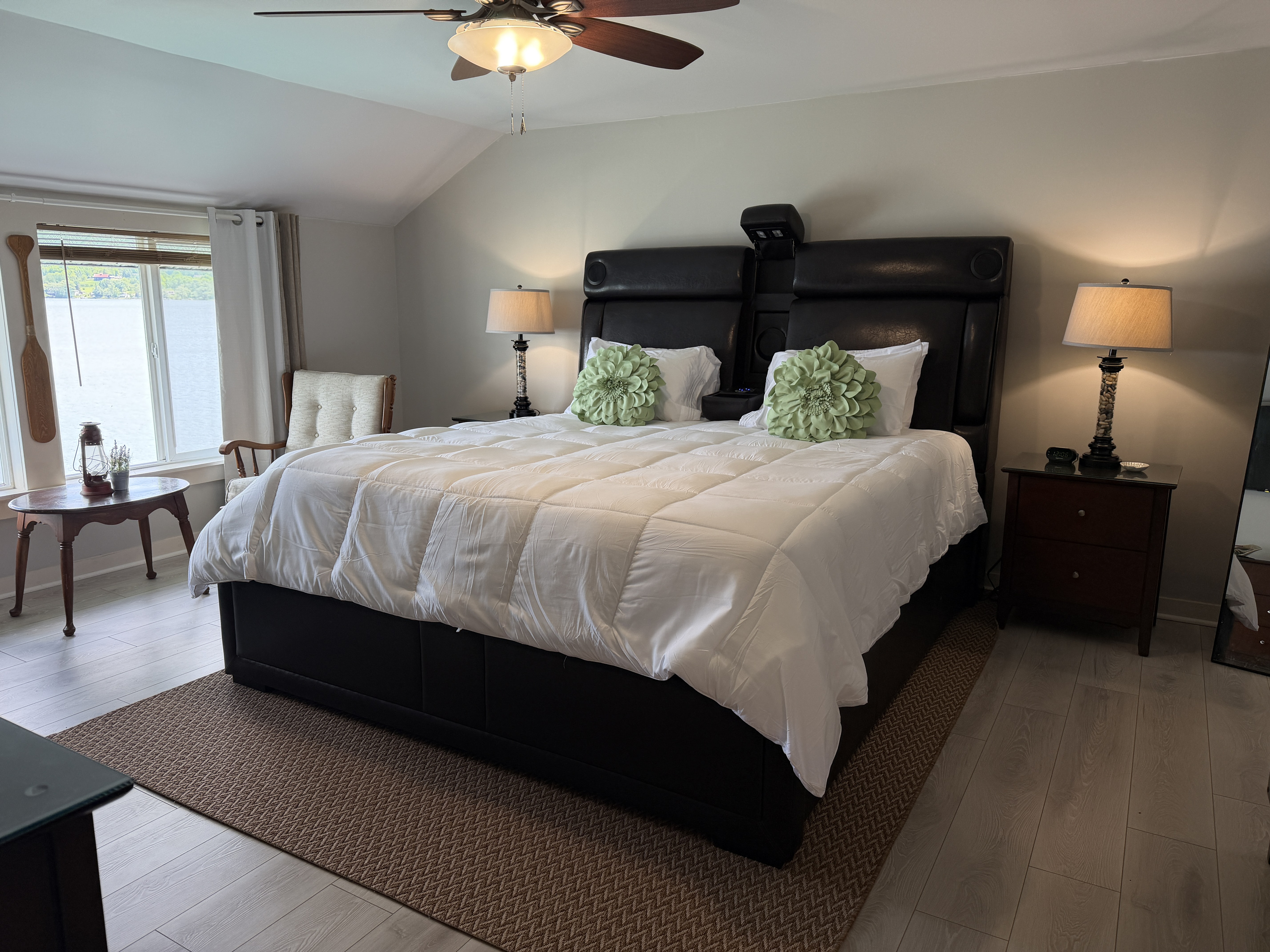 2nd floor King with lake views and ensuite
