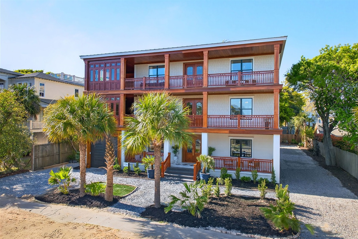 Front of Home | Rosewood Retreat | 2605 Palm Blvd, Isle of Palms, SC | IOP Escapes
