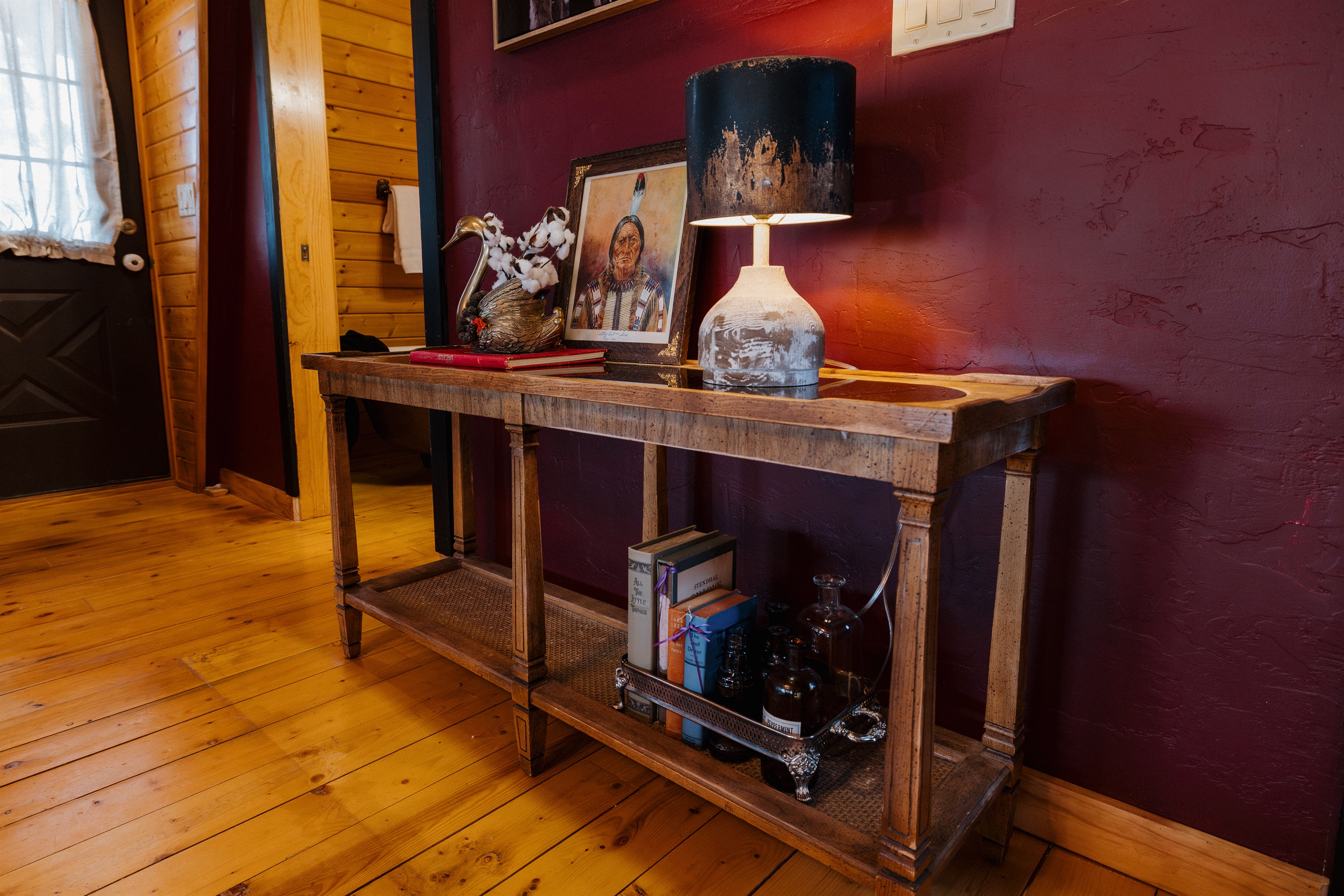 Poppywood Pines’ curated interiors shine with vintage furnishings, moody lighting, and layered textures—creating a cozy, boutique mountain cabin atmosphere designed for relaxation, character, and a truly memorable White Mountains stay.