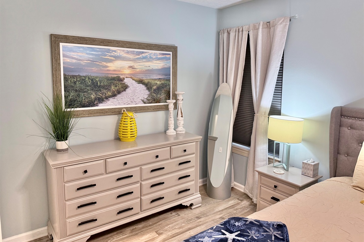 Master Bedroom w/ Private Full Bathroom