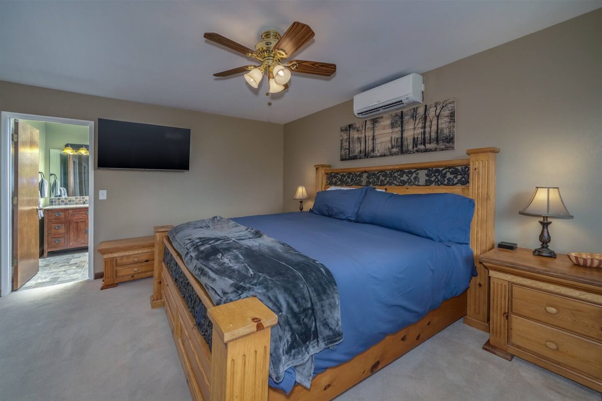 Mater Suite- Calking Bed, 50" Roku TV, private bathroom