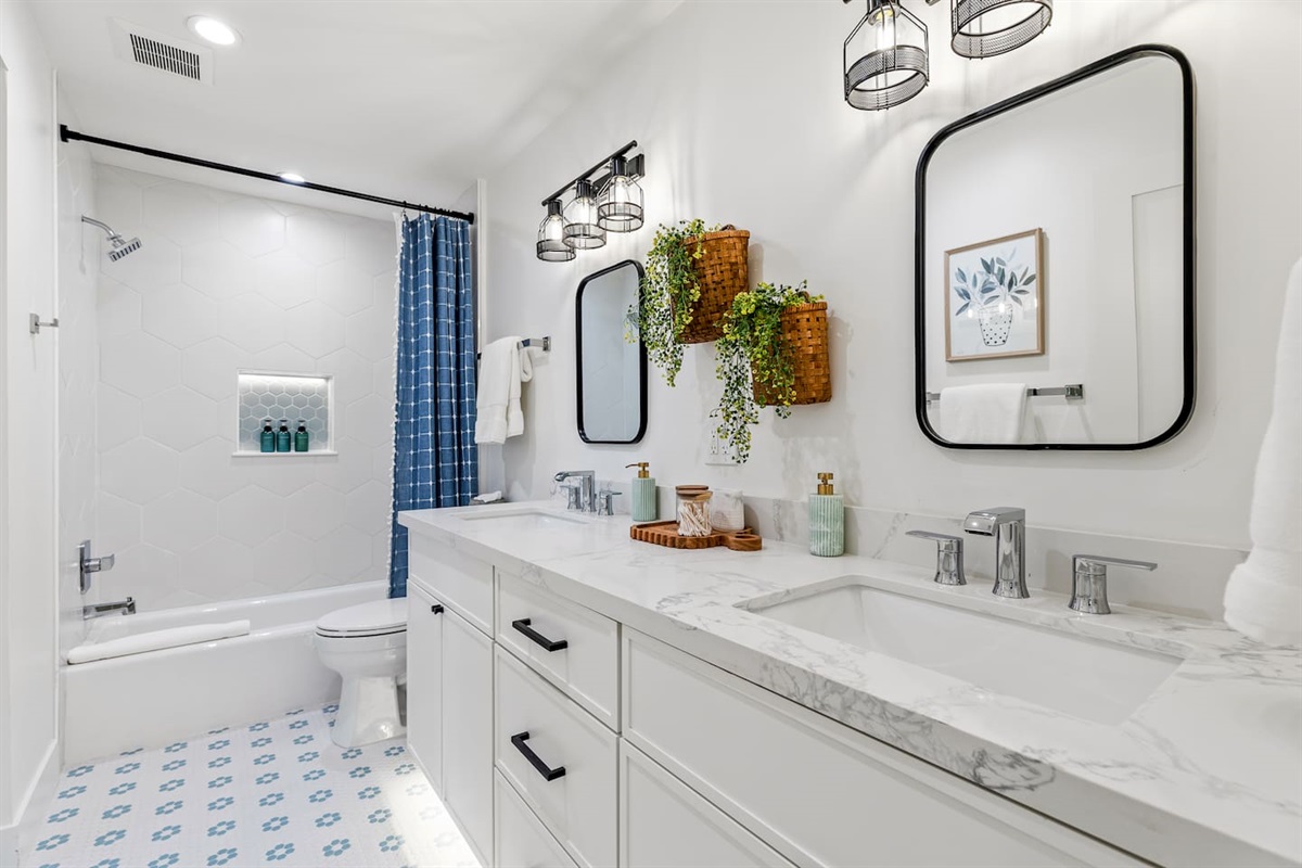 Shared Full Bath Bedrooms 5 & 6