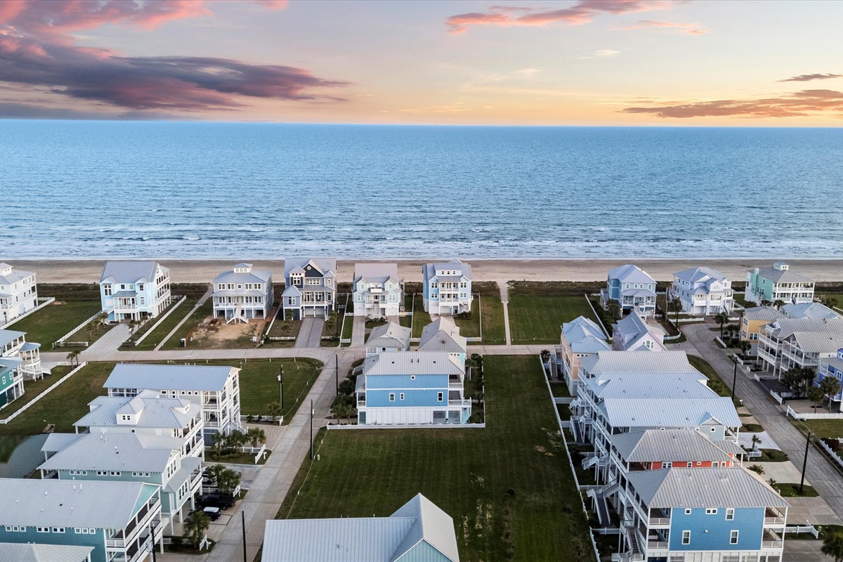 d6cfda87797d4498a7e55e95f48cfc2c Large | Beachhouse | Texas | TX | Vacation Homes | Galveston | Crystal Beach | Kokomo | Breezy Days | Beachfront Elegance | Sunrise Serenity | Southern Sands Property Management, LLC