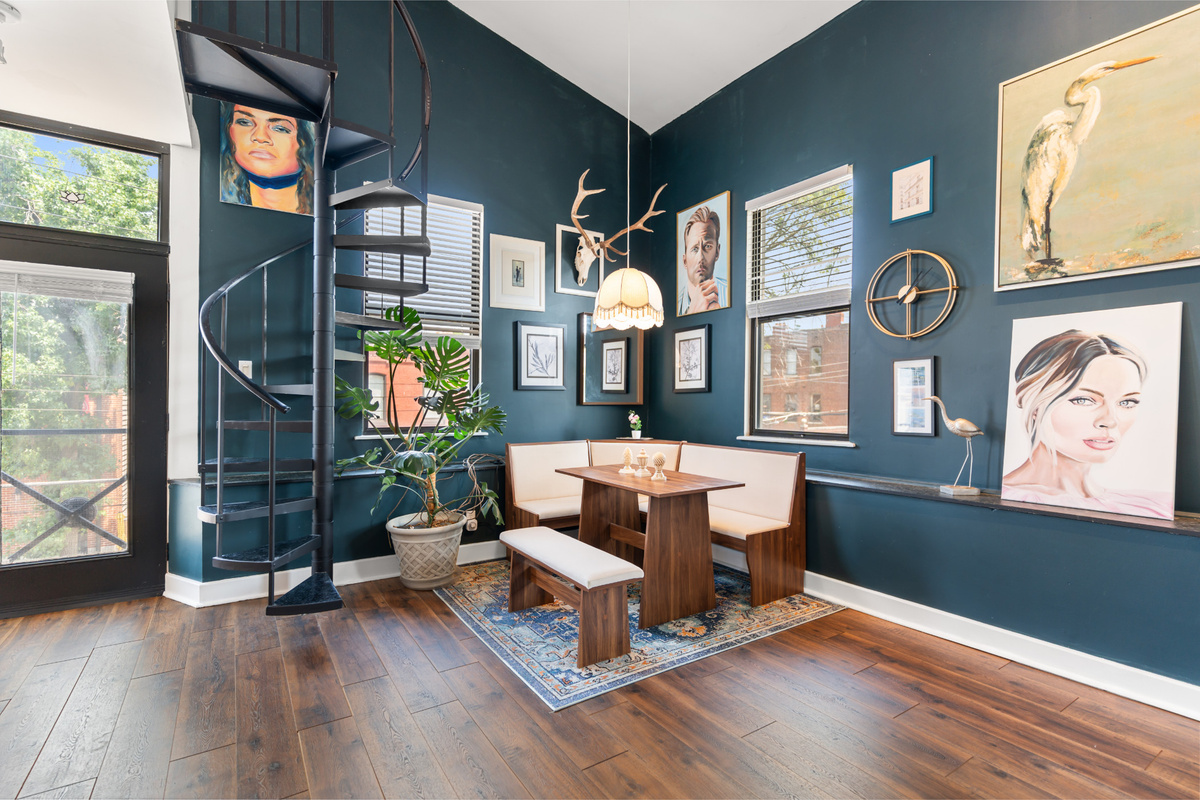 This is the heart of Ch&acirc;teau d&rsquo;Art - a soaring gallery wall filled with original works by Ashley, the homeowner herself.