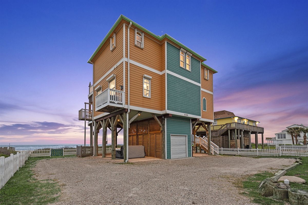 d6de9e877507430cb6a08f703fcd5284 Large | Beachhouse | Texas | TX | Vacation Homes | Galveston | Crystal Beach | Kokomo | Breezy Days | Beachfront Elegance | Sunrise Serenity | Southern Sands Property Management, LLC