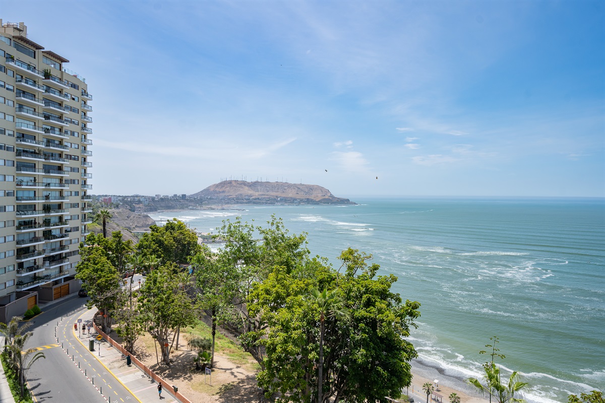 King bedroom with stunning sea and Malecón views — wake up inspired every morning ( (Photo taken from apartment bedroom)  /   Dormitorio con cama king y una vista impresionante al mar y al malecón (foto tomada desde habitación)