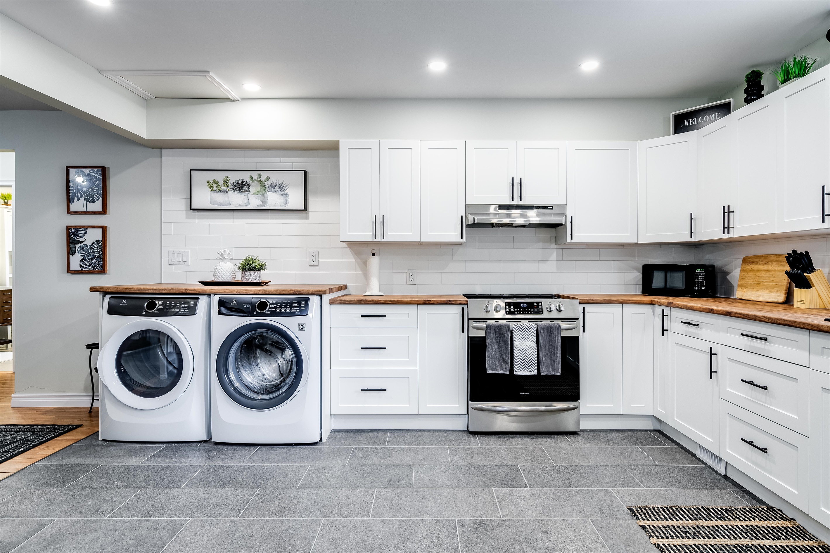 Kitchen/Laundry Room
