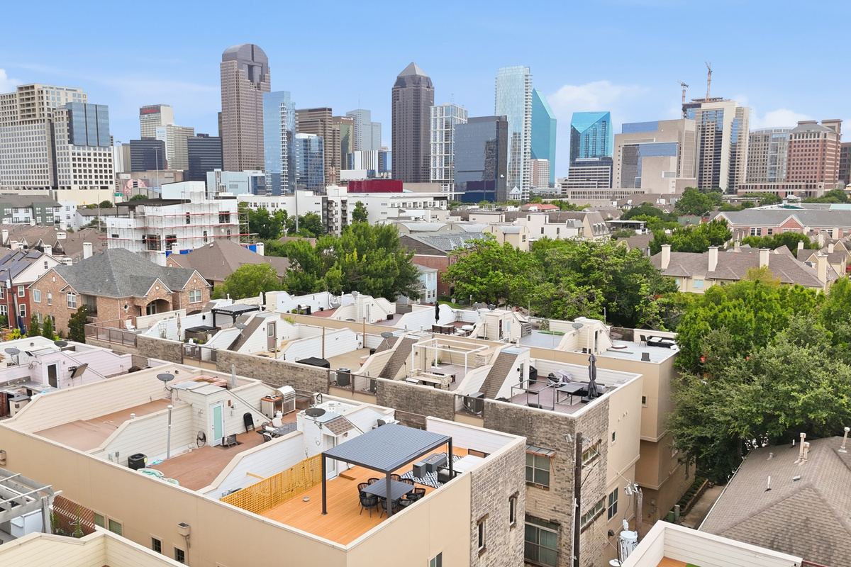 Stunning skyline vistas await you from this rooftop retreat in vibrant Dallas!