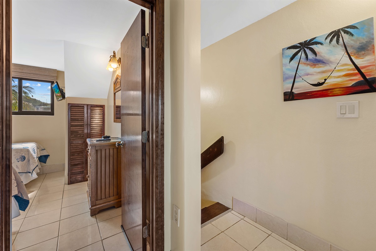 Guest room with twin beds and ceiling fan